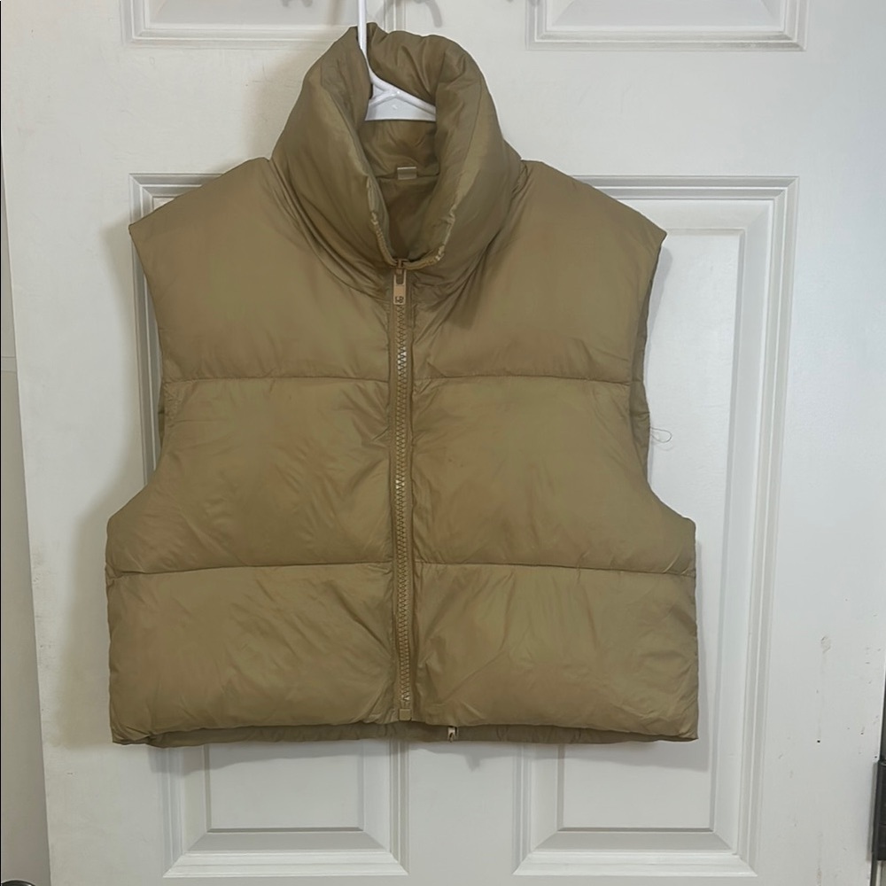 Amazon Cropped Puffer Vest Size Small Tan
